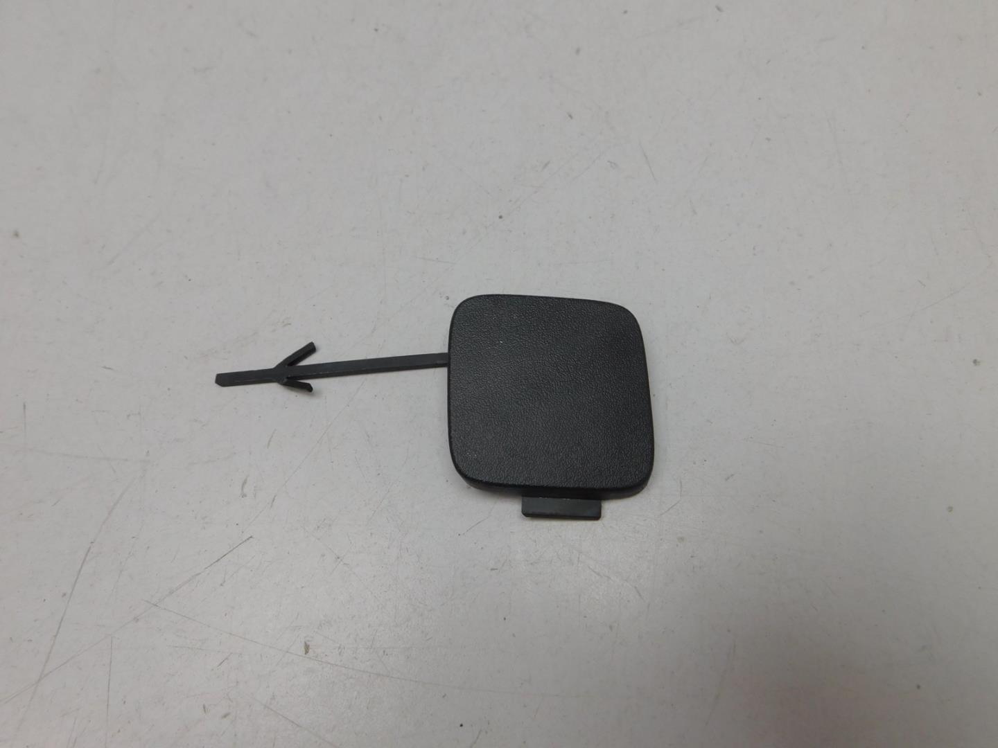 Заглушка буксировочного крюка