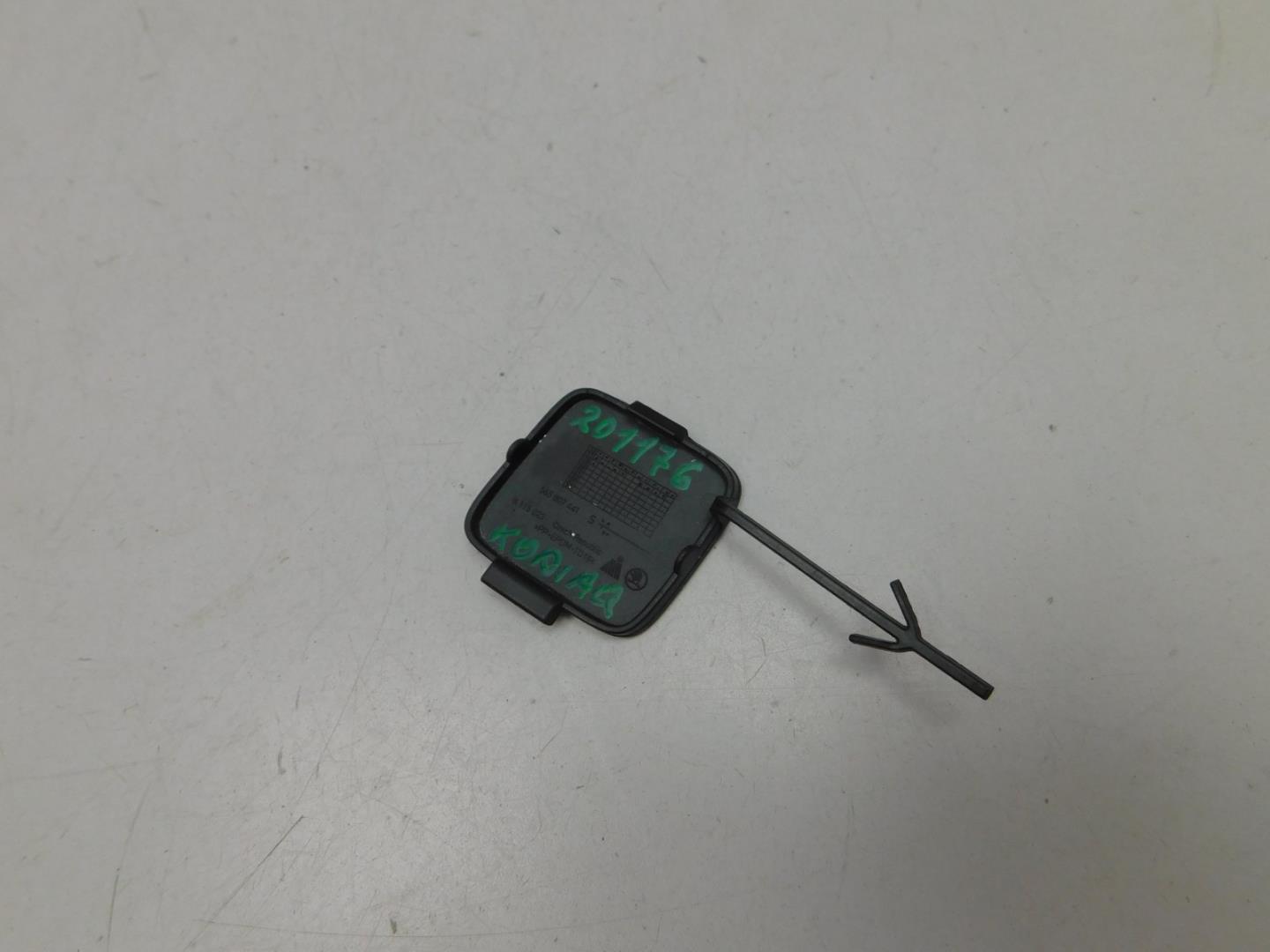 Заглушка буксировочного крюка