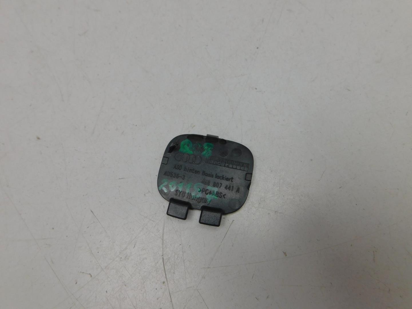 Заглушка буксировочного крюка