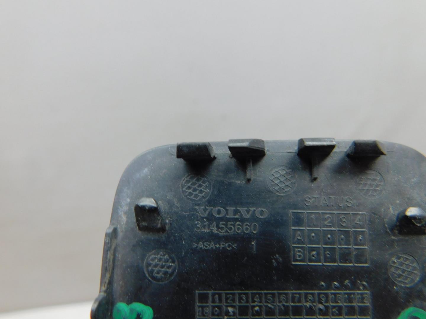 Заглушка буксировочного крюка