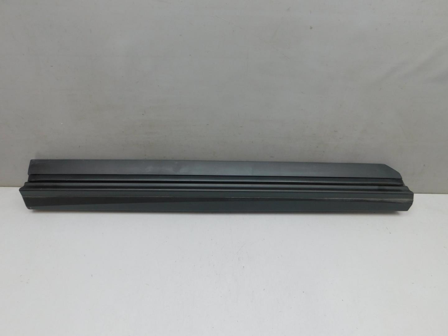 Накладка двери передней правой