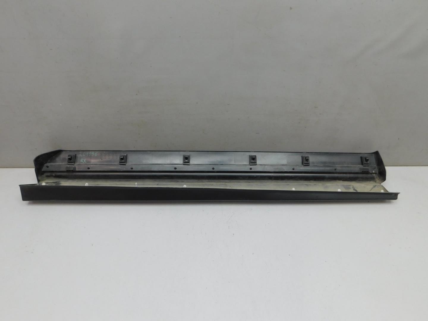 Накладка двери передней правой