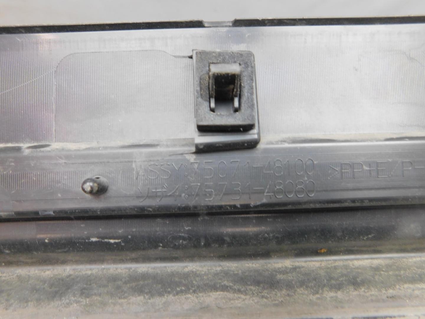 Накладка двери передней правой