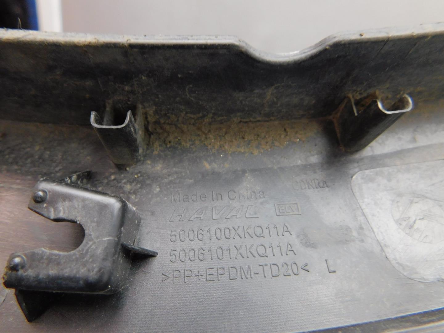 Накладка переднего крыла левого