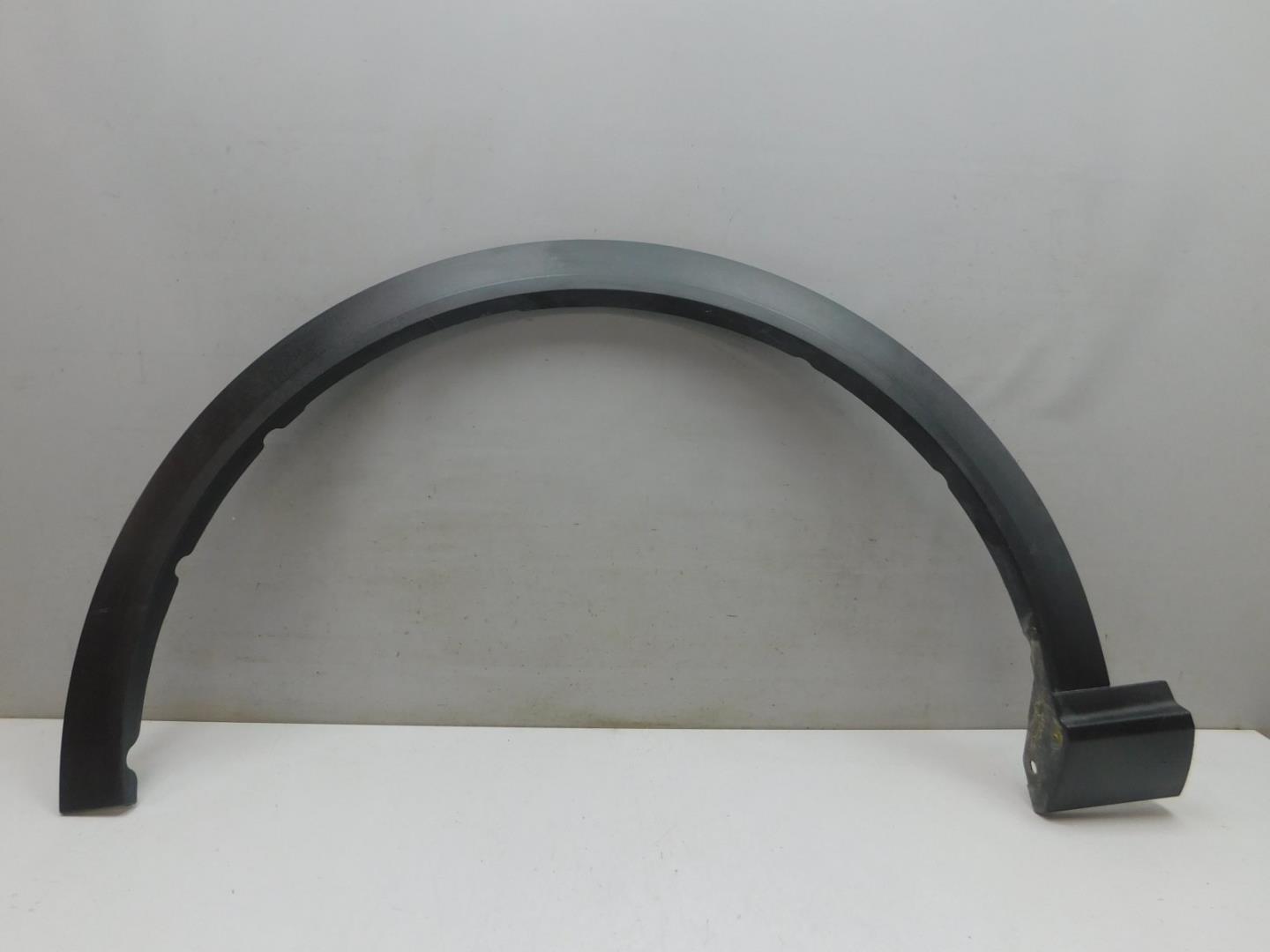 Накладка переднего крыла левого