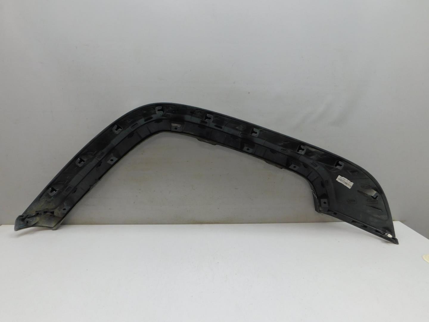 Накладка переднего крыла левого