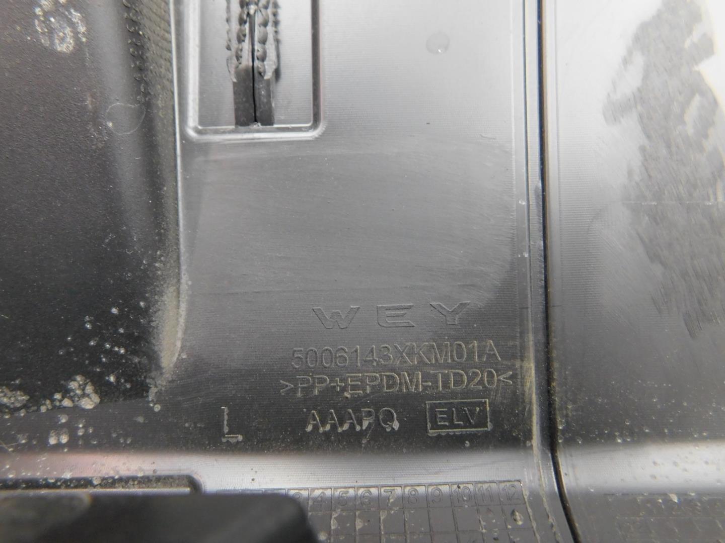 Накладка переднего крыла левого