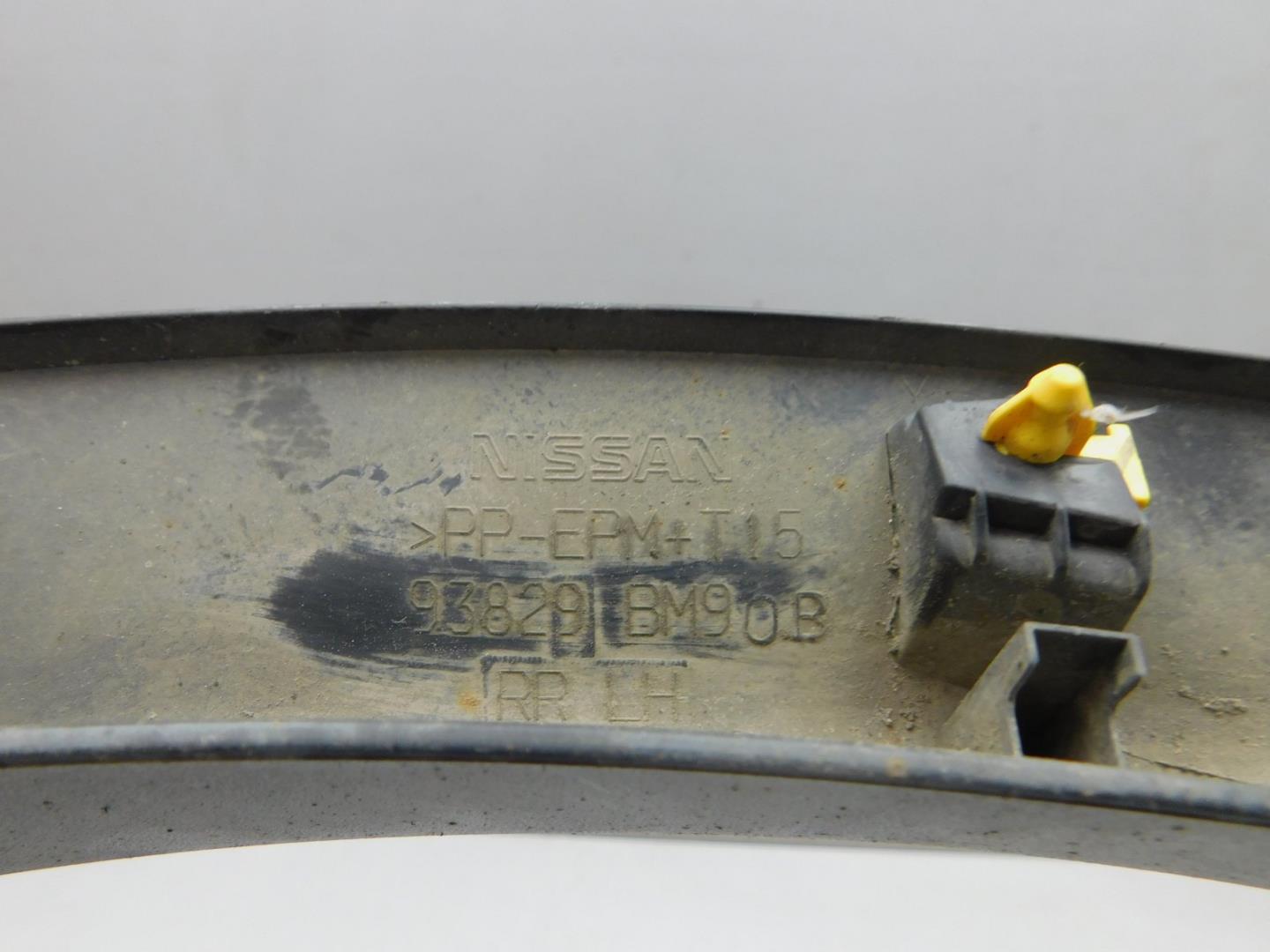 Накладка заднего крыла левого