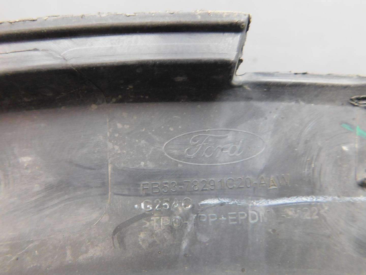 Накладка заднего крыла правого