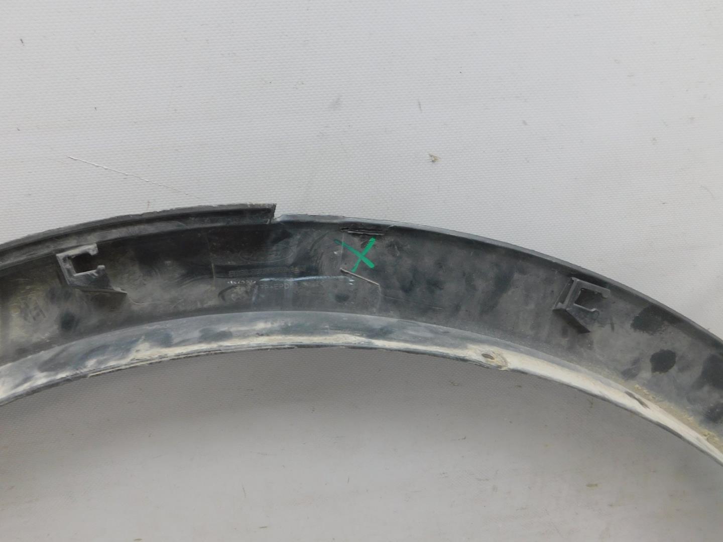 Накладка заднего крыла правого