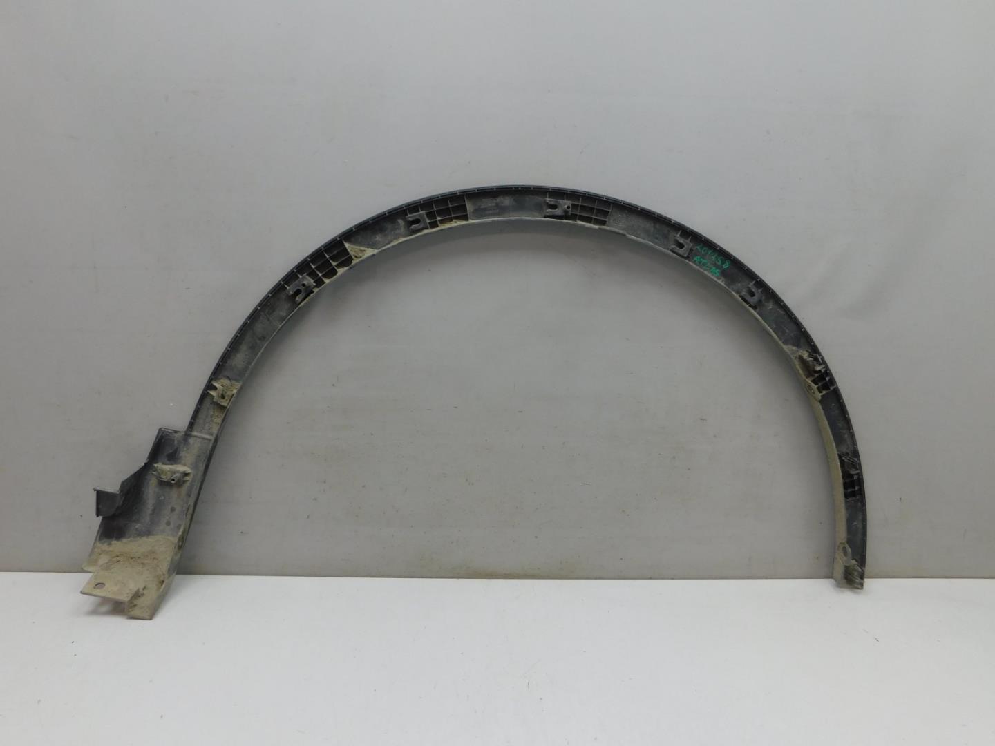 Накладка переднего крыла левого