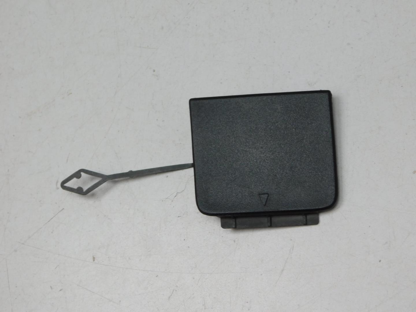 Заглушка буксировочного крюка