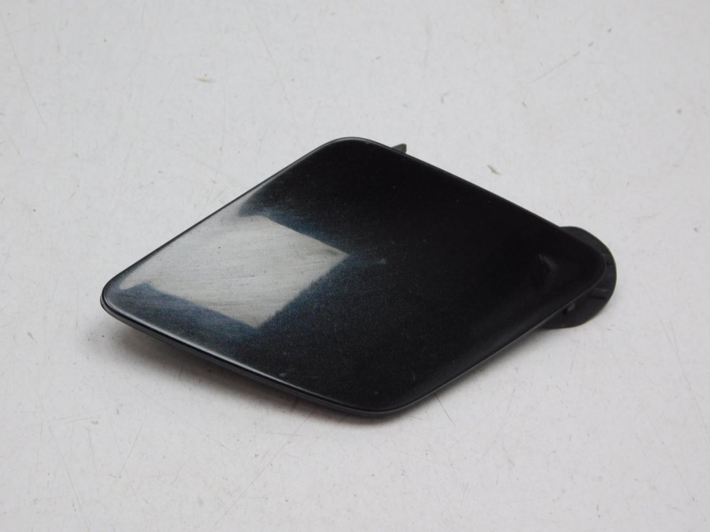 Заглушка буксировочного крюка