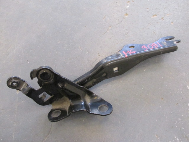 Петля капота правая