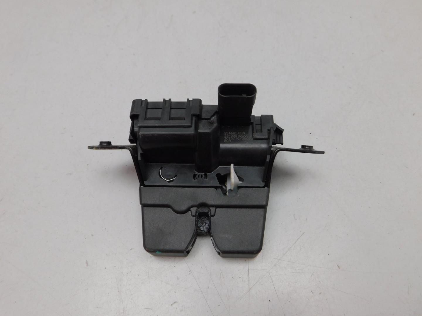 Замок багажника