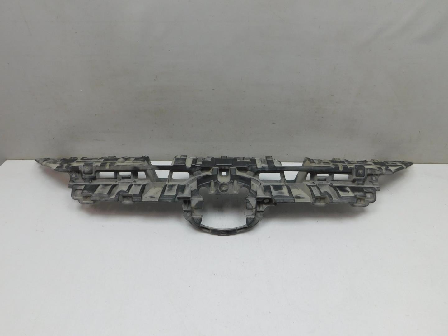 Кронштейн решетки радиатора