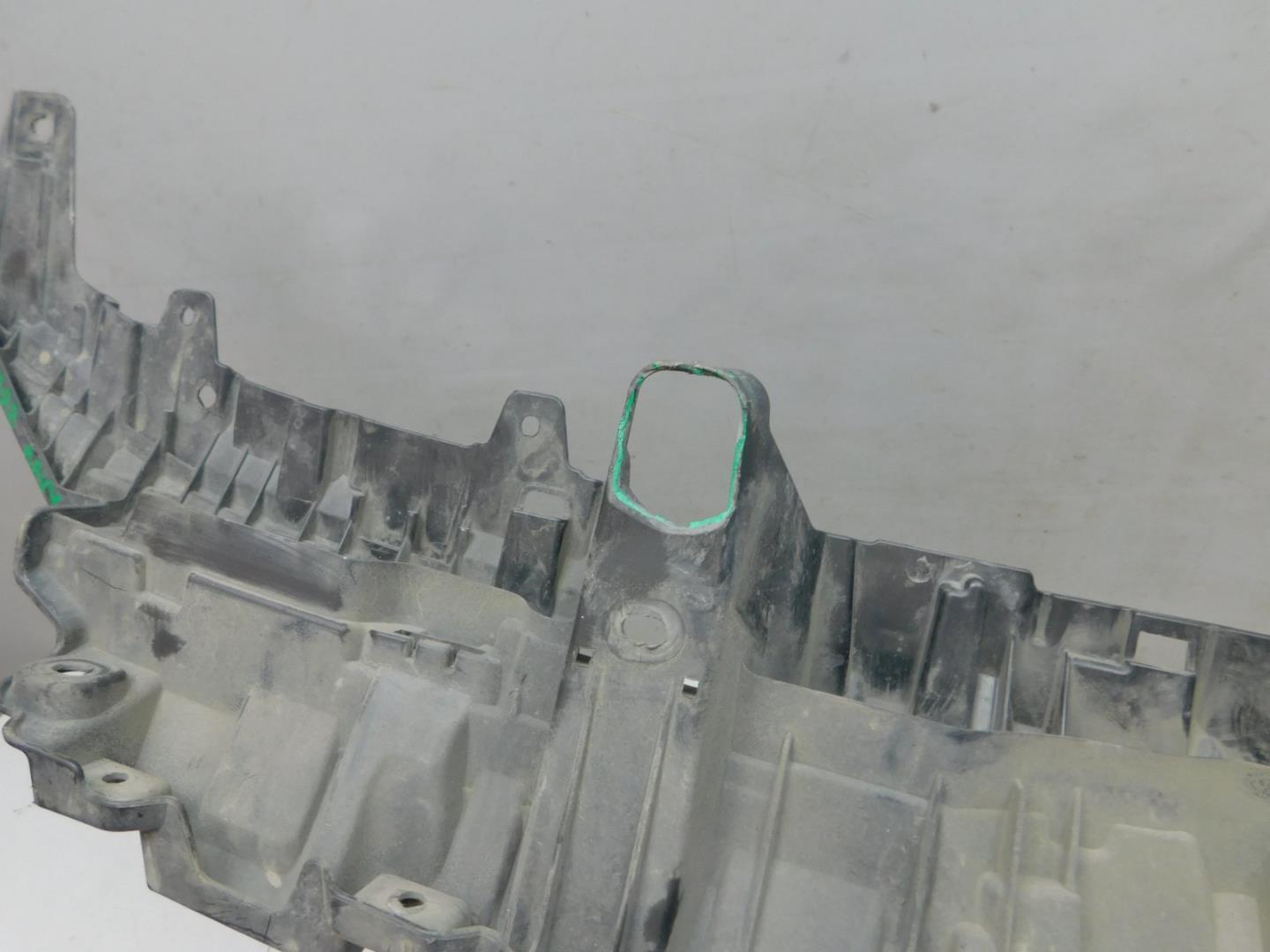 Кронштейн решетки радиатора