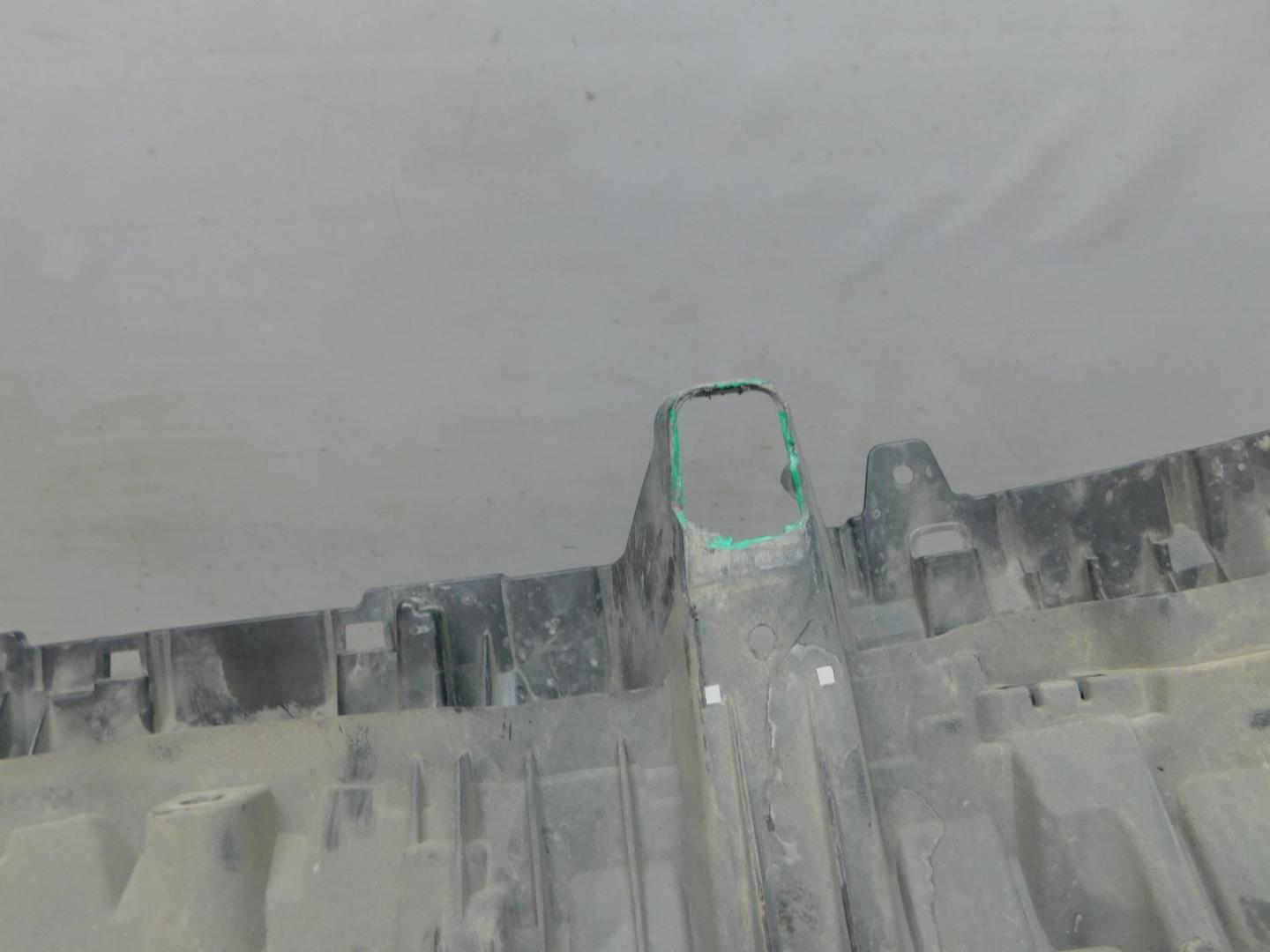 Кронштейн решетки радиатора