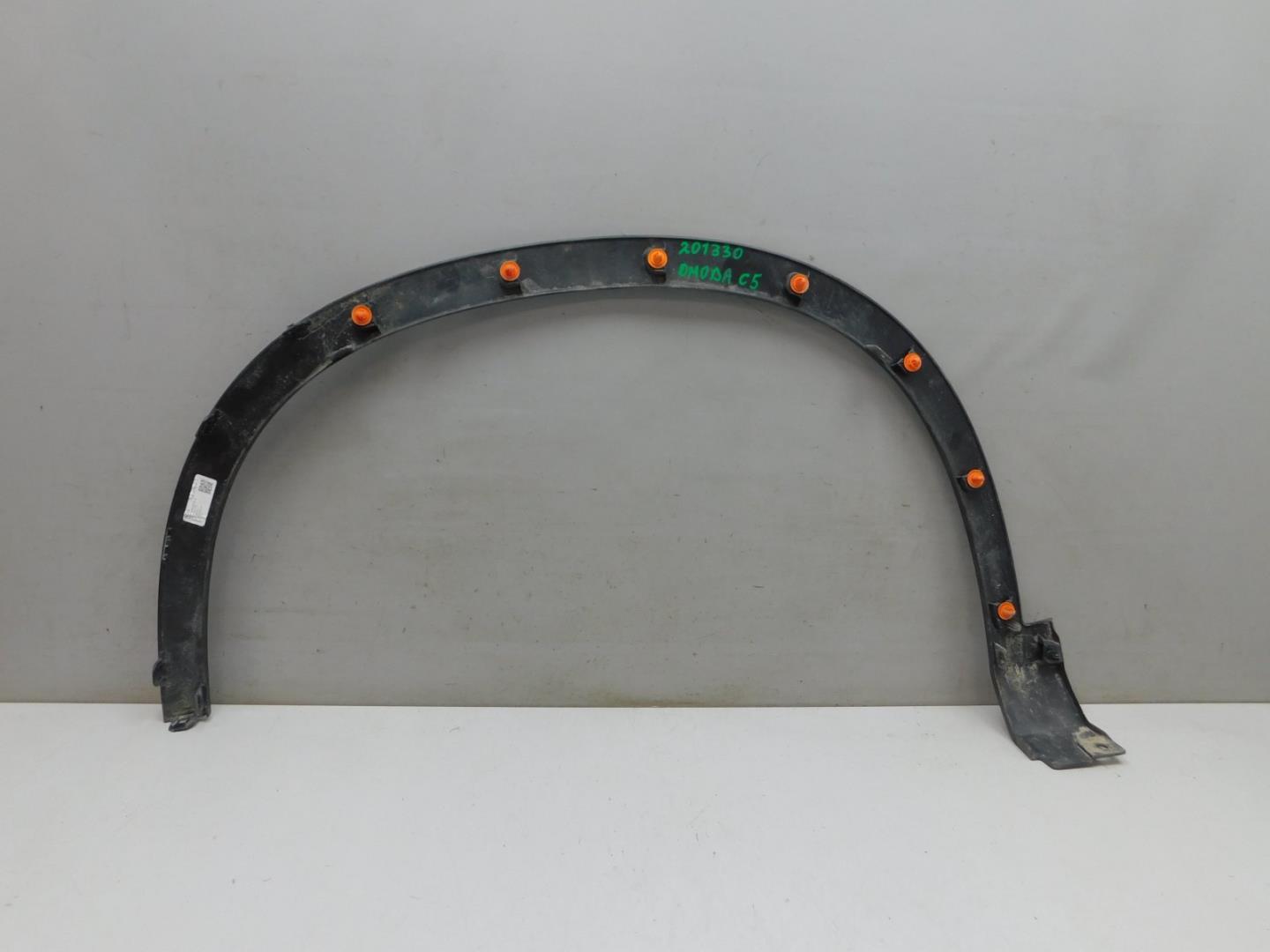 Накладка переднего крыла правого