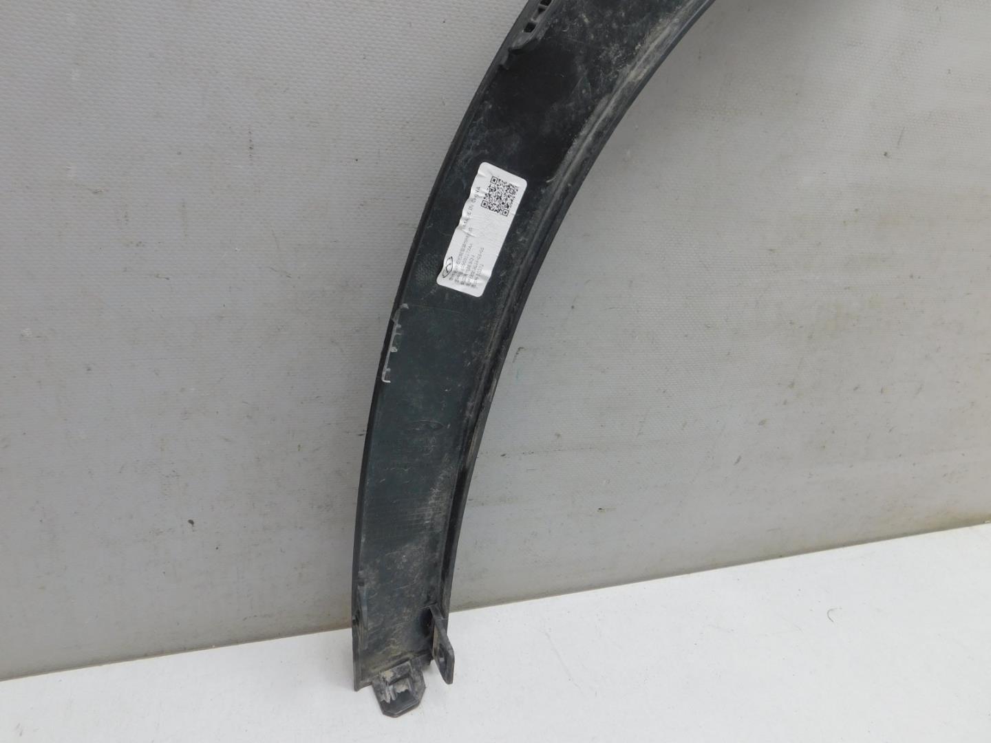 Накладка переднего крыла правого