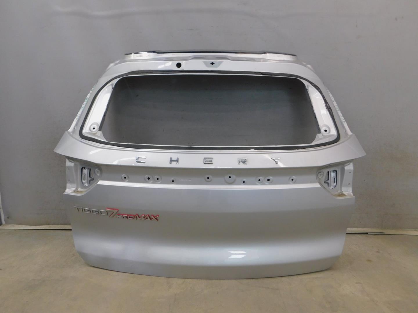 Дверь багажника