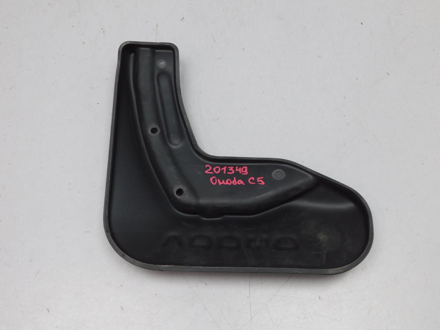 Брызговик задний правый