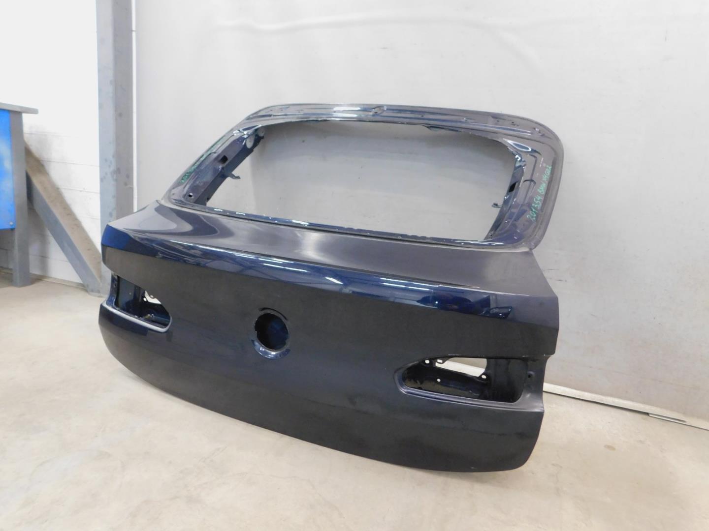 Дверь багажника