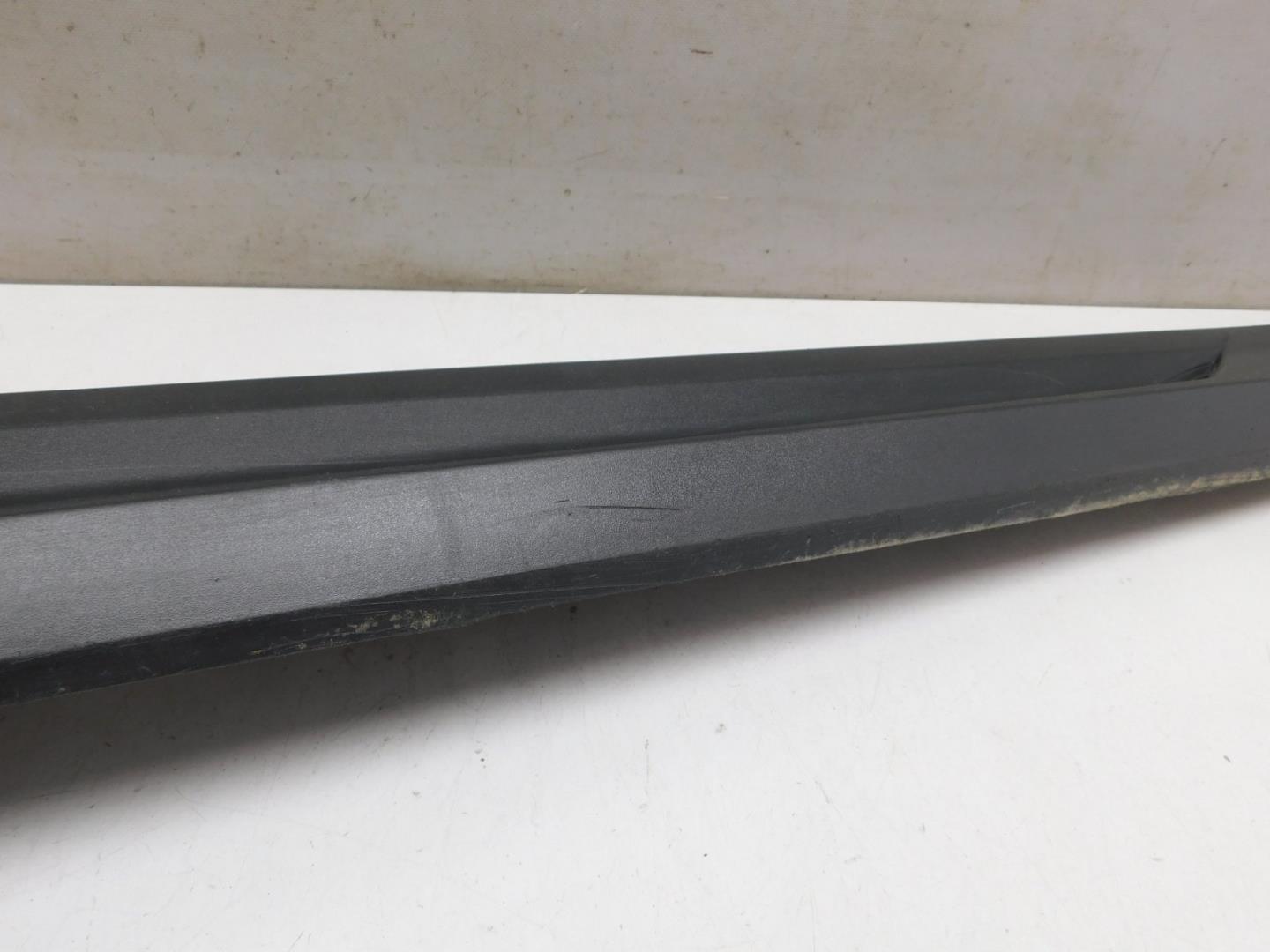 Накладка двери передней правой