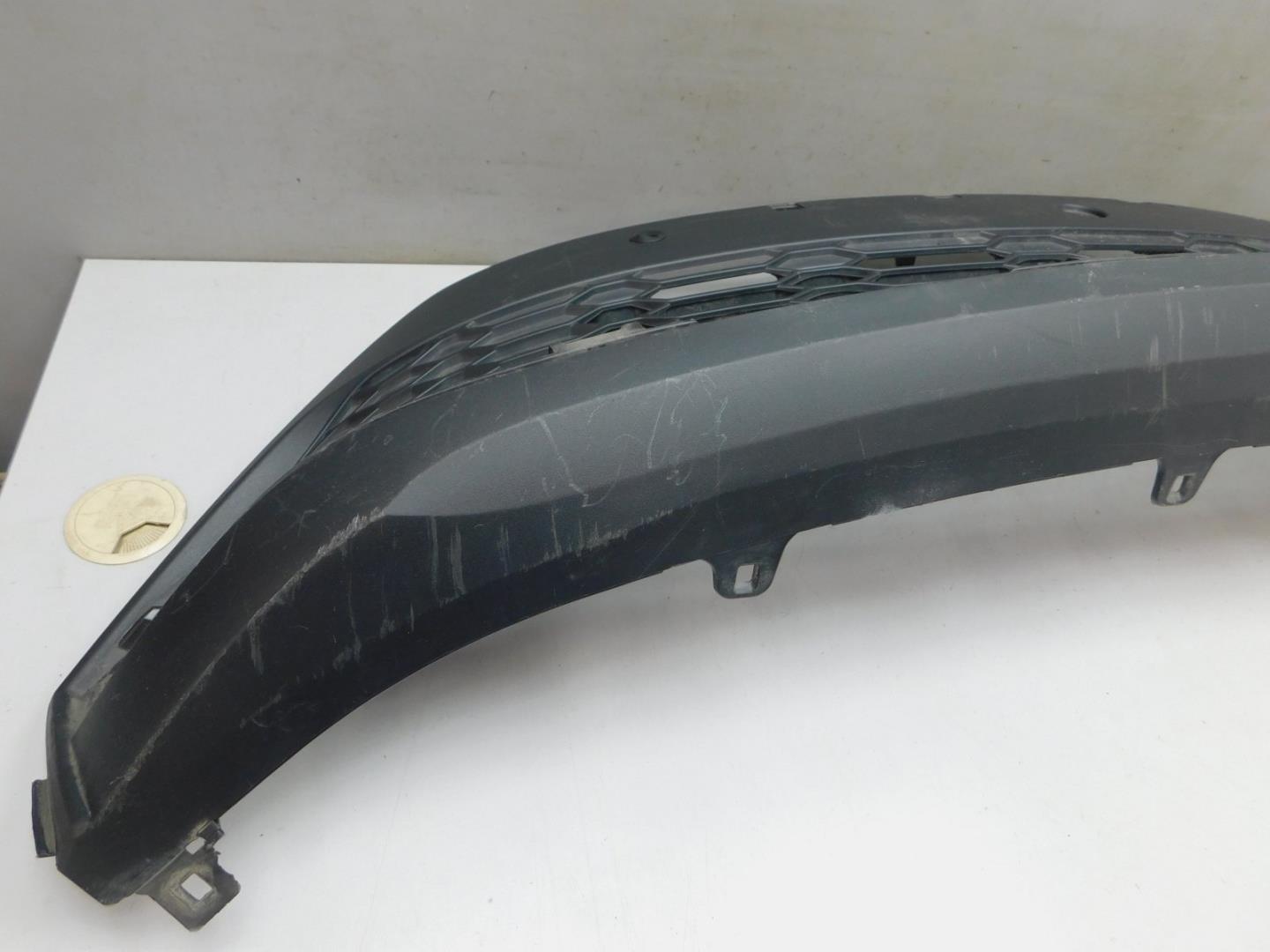 Решетка в бампер центральная