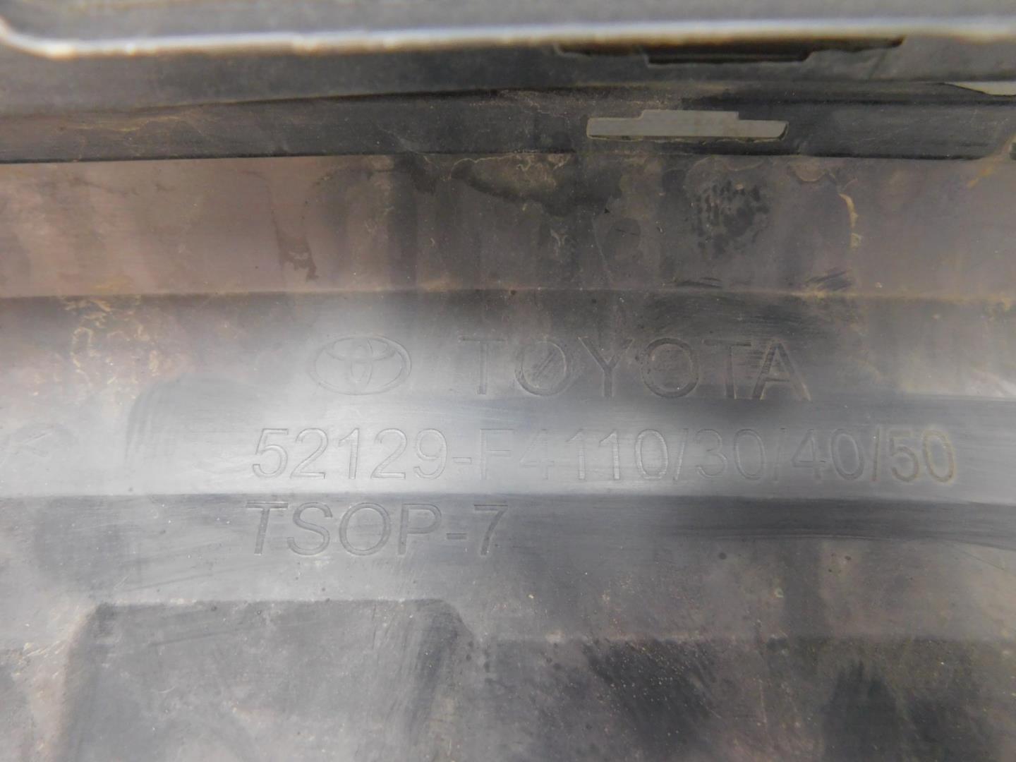 Решетка в бампер центральная