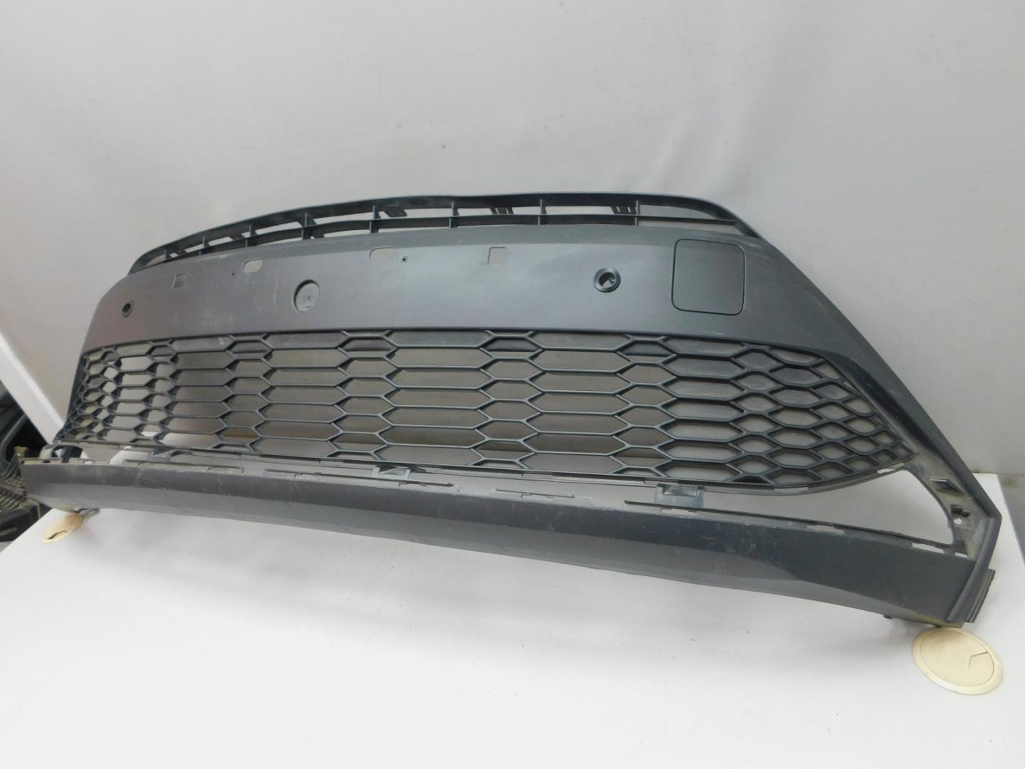 Решетка в бампер центральная