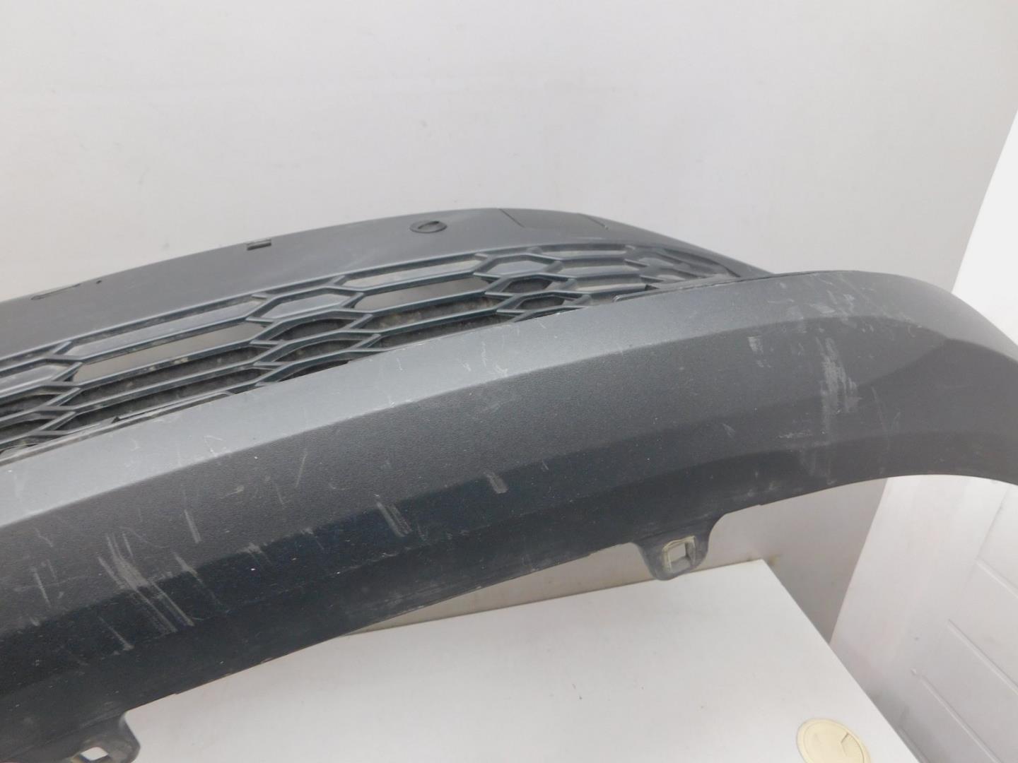 Решетка в бампер центральная