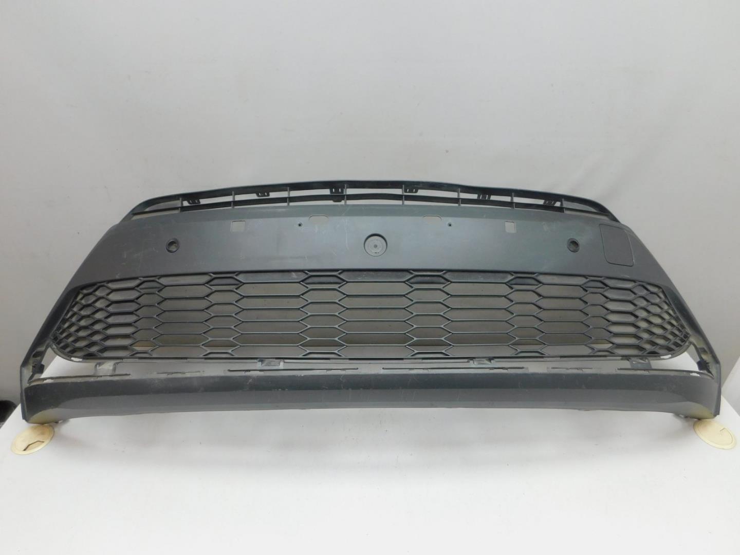 Решетка в бампер центральная