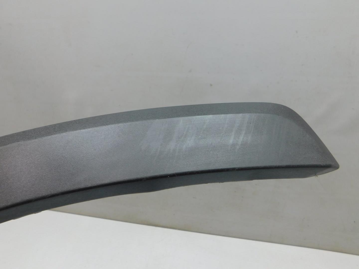 Накладка переднего крыла правого