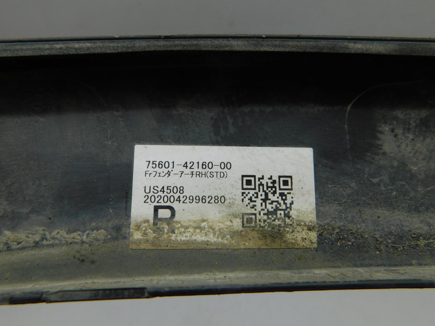 Накладка переднего крыла правого