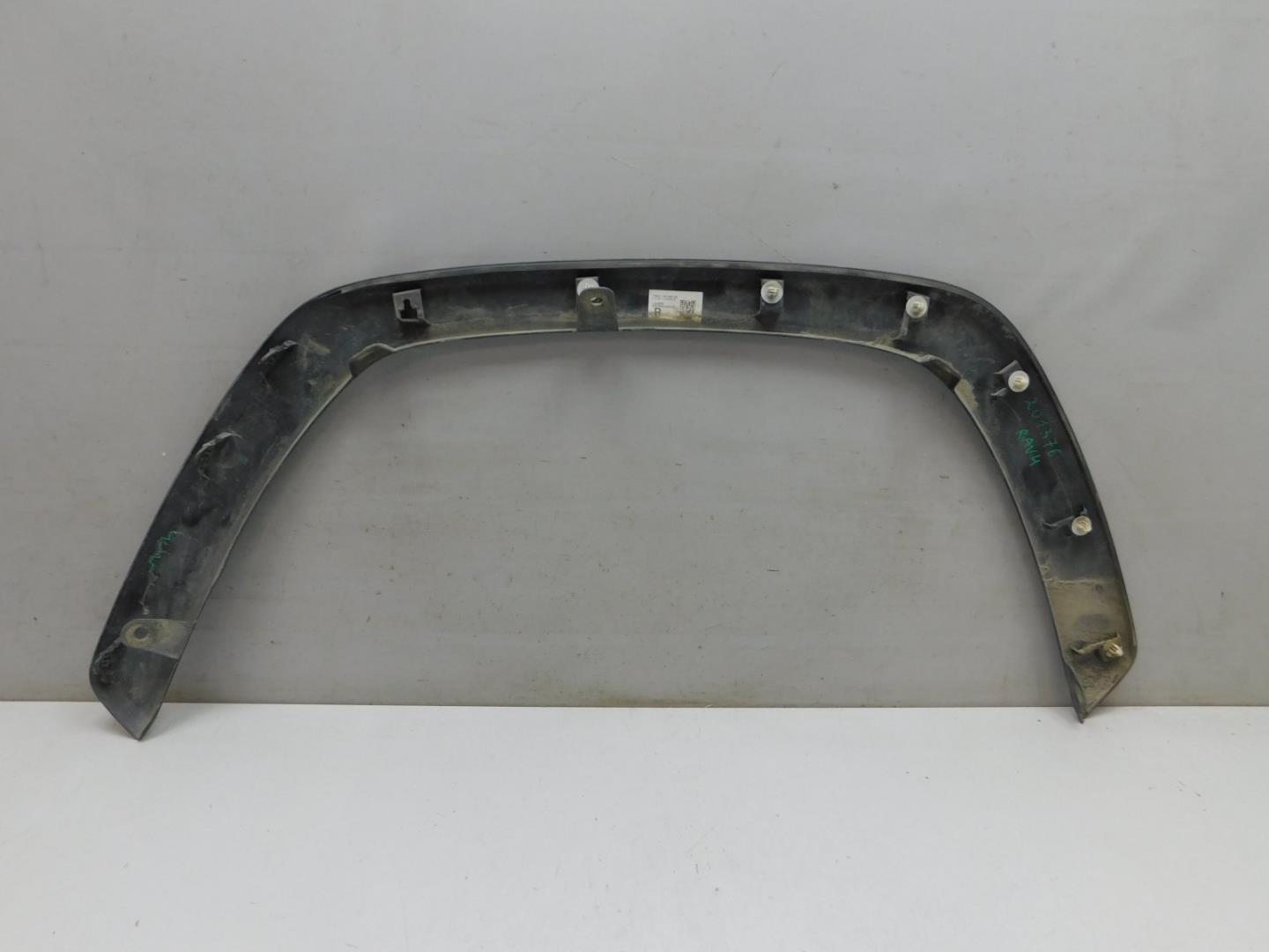 Накладка переднего крыла правого