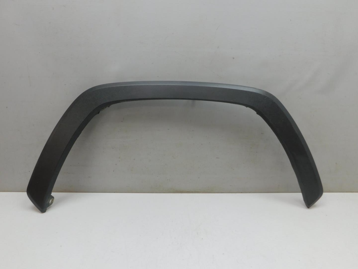 Накладка переднего крыла правого