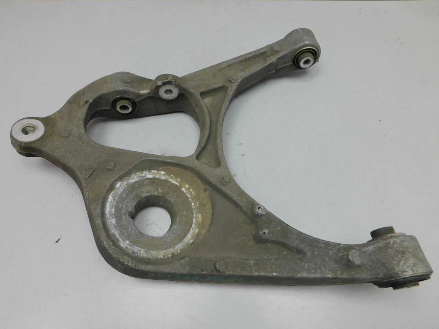 Рычаг задний нижний правый