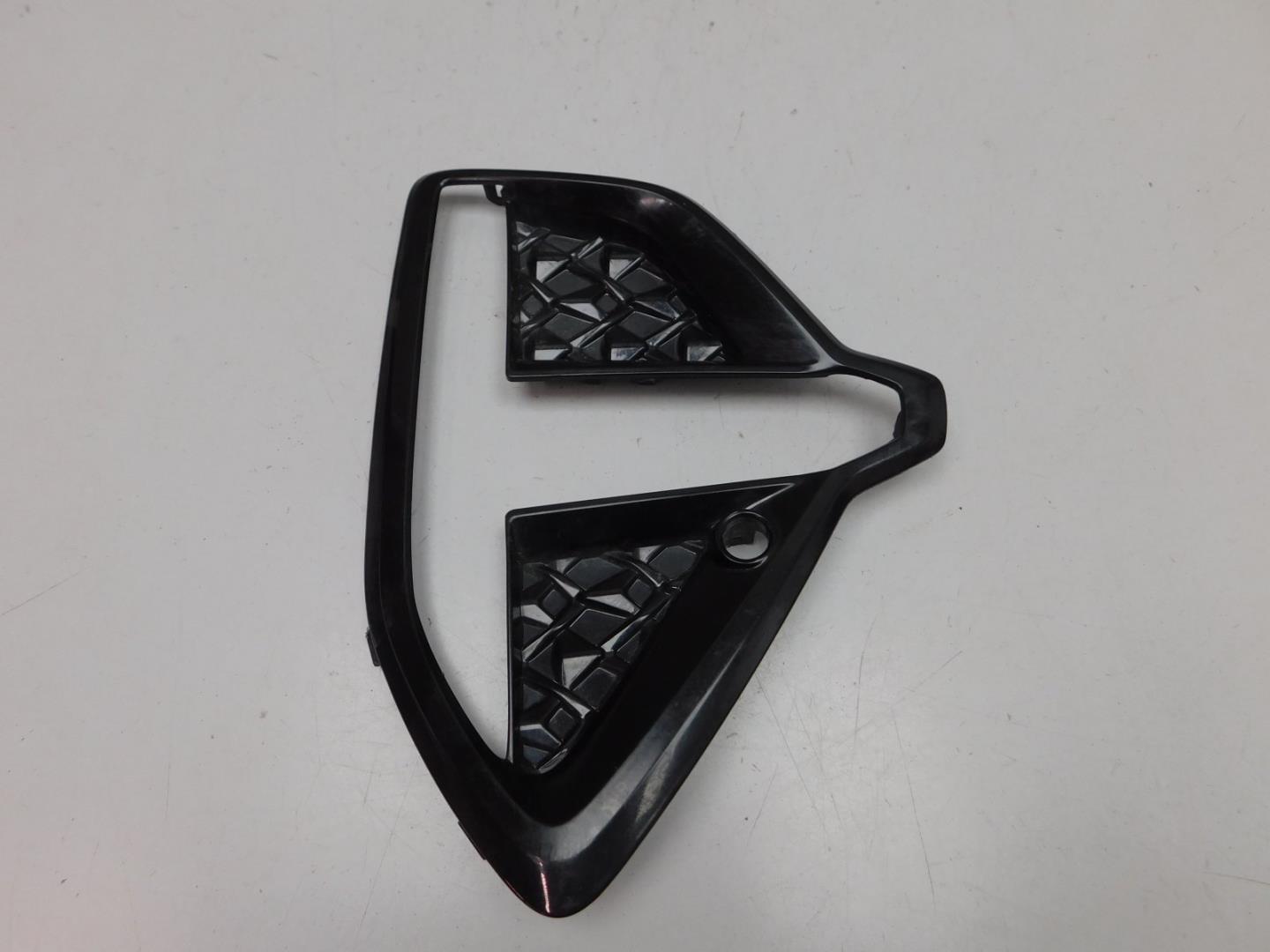 Решетка в бампер правая