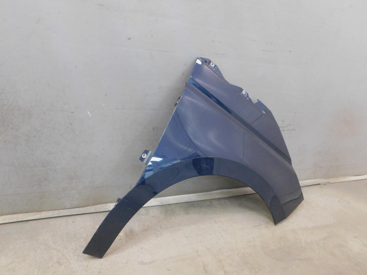 Крыло переднее правое