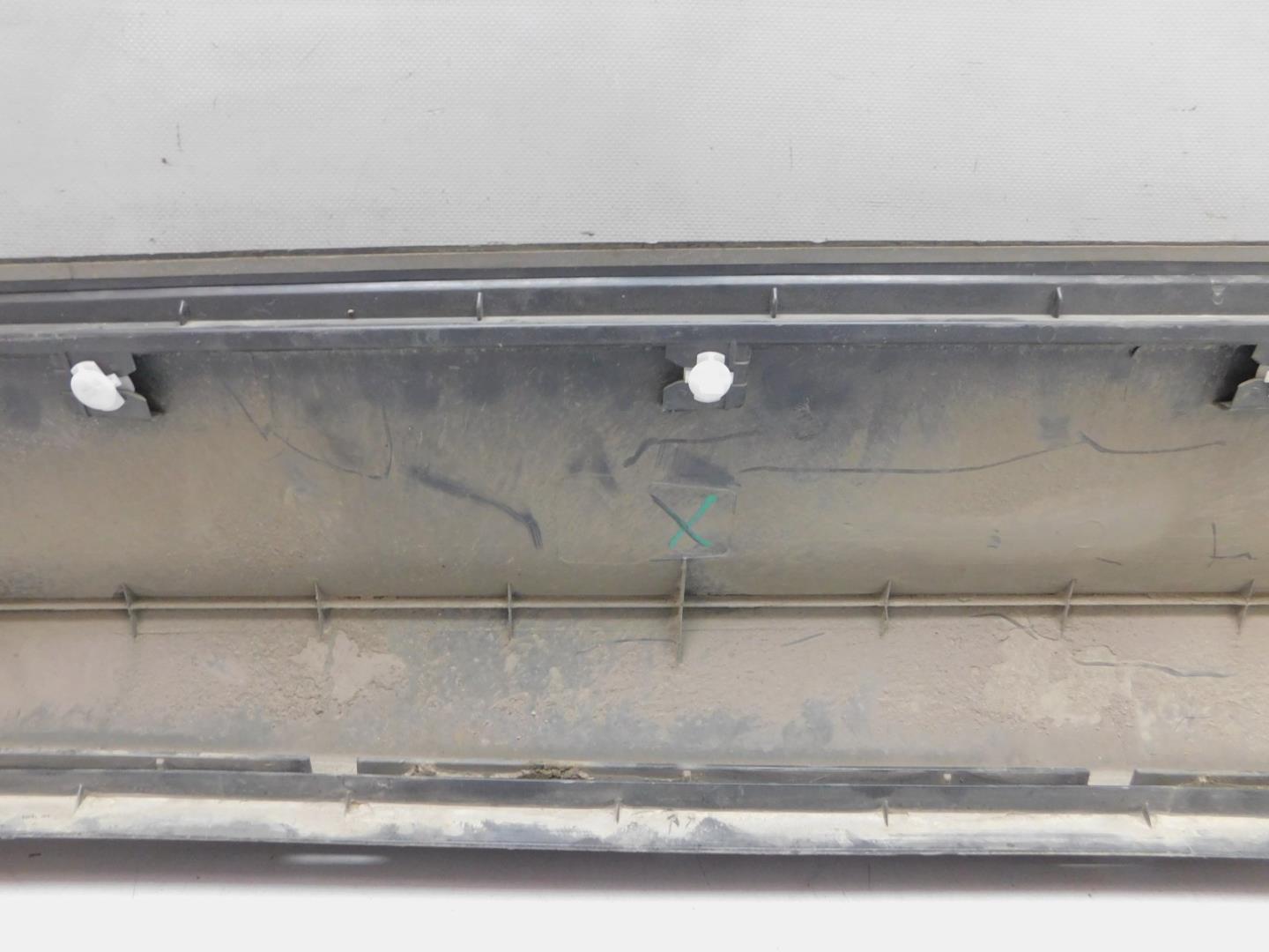 Накладка двери передней правой