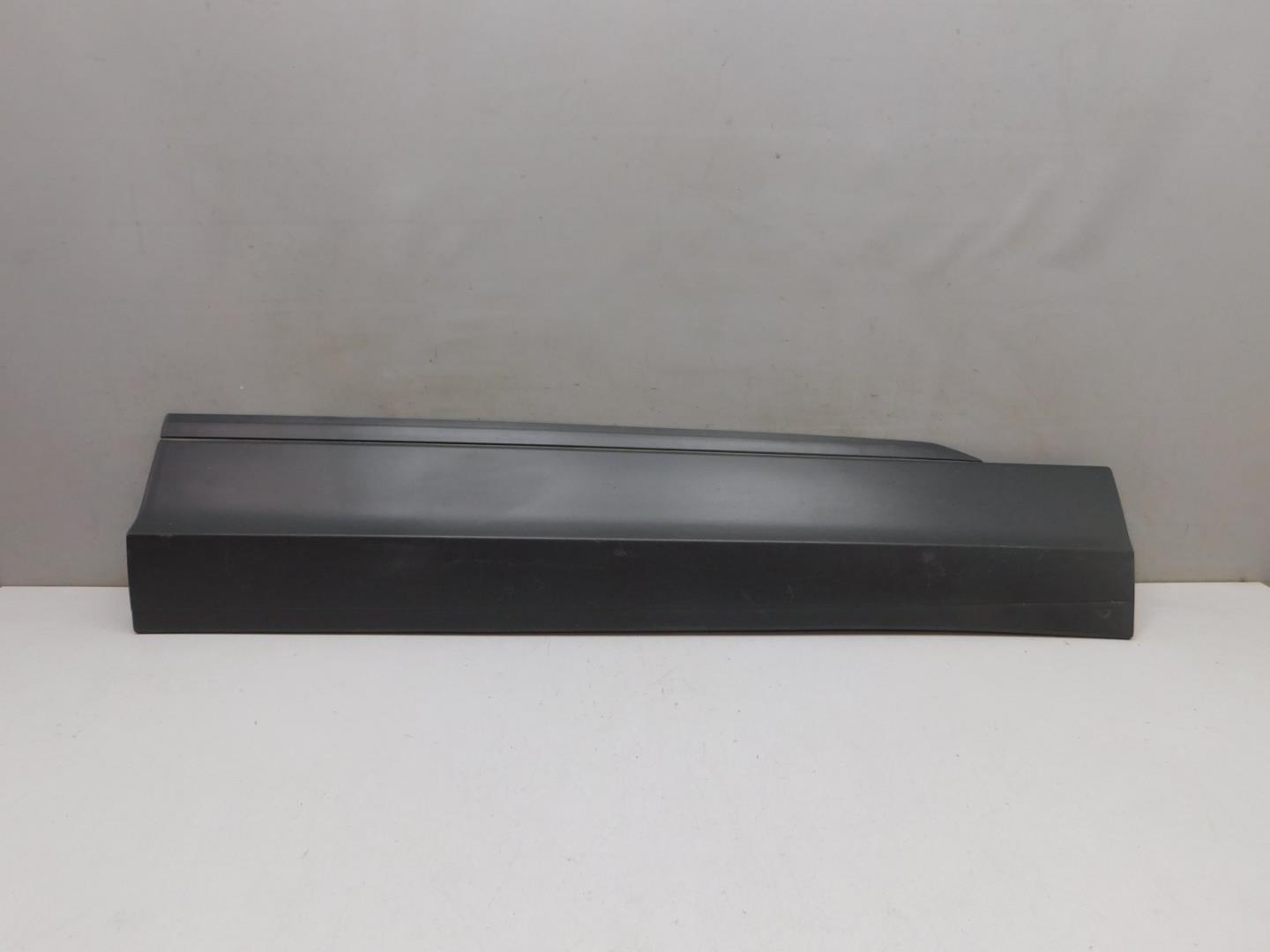 Накладка двери передней правой