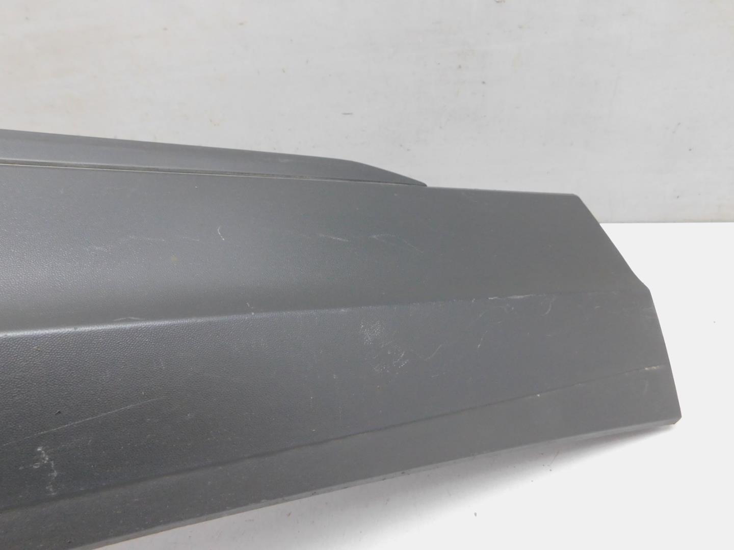 Накладка двери передней правой