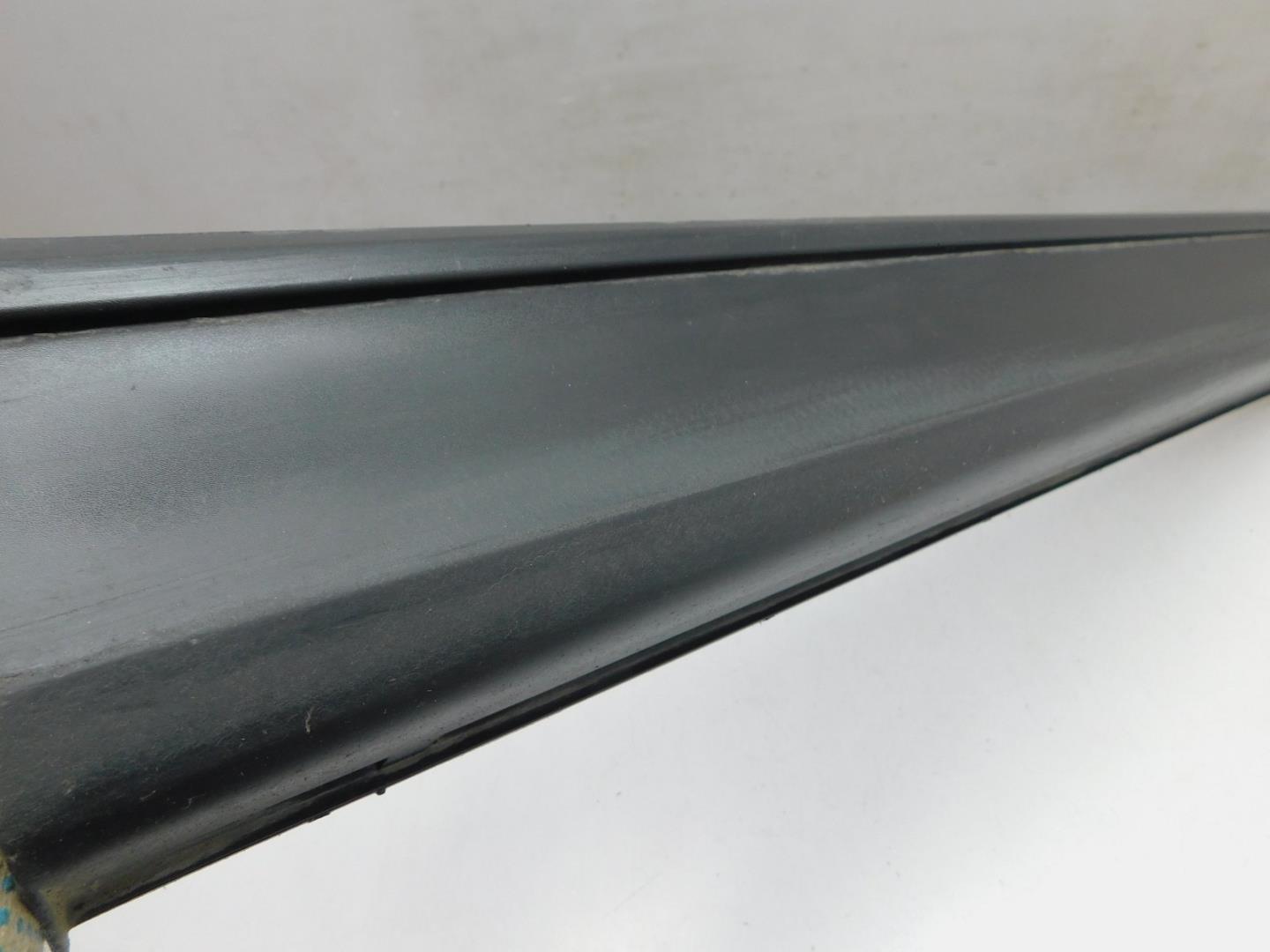 Накладка двери передней правой