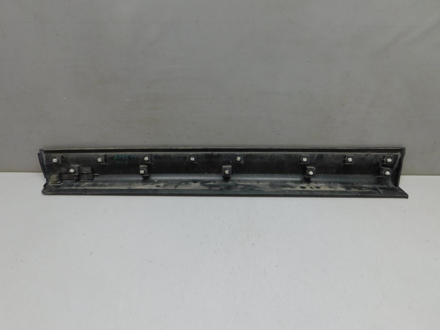 Накладка двери передней правой