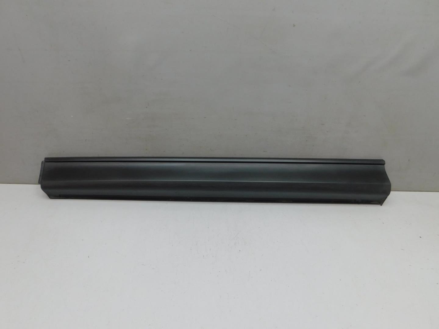 Накладка двери передней левой