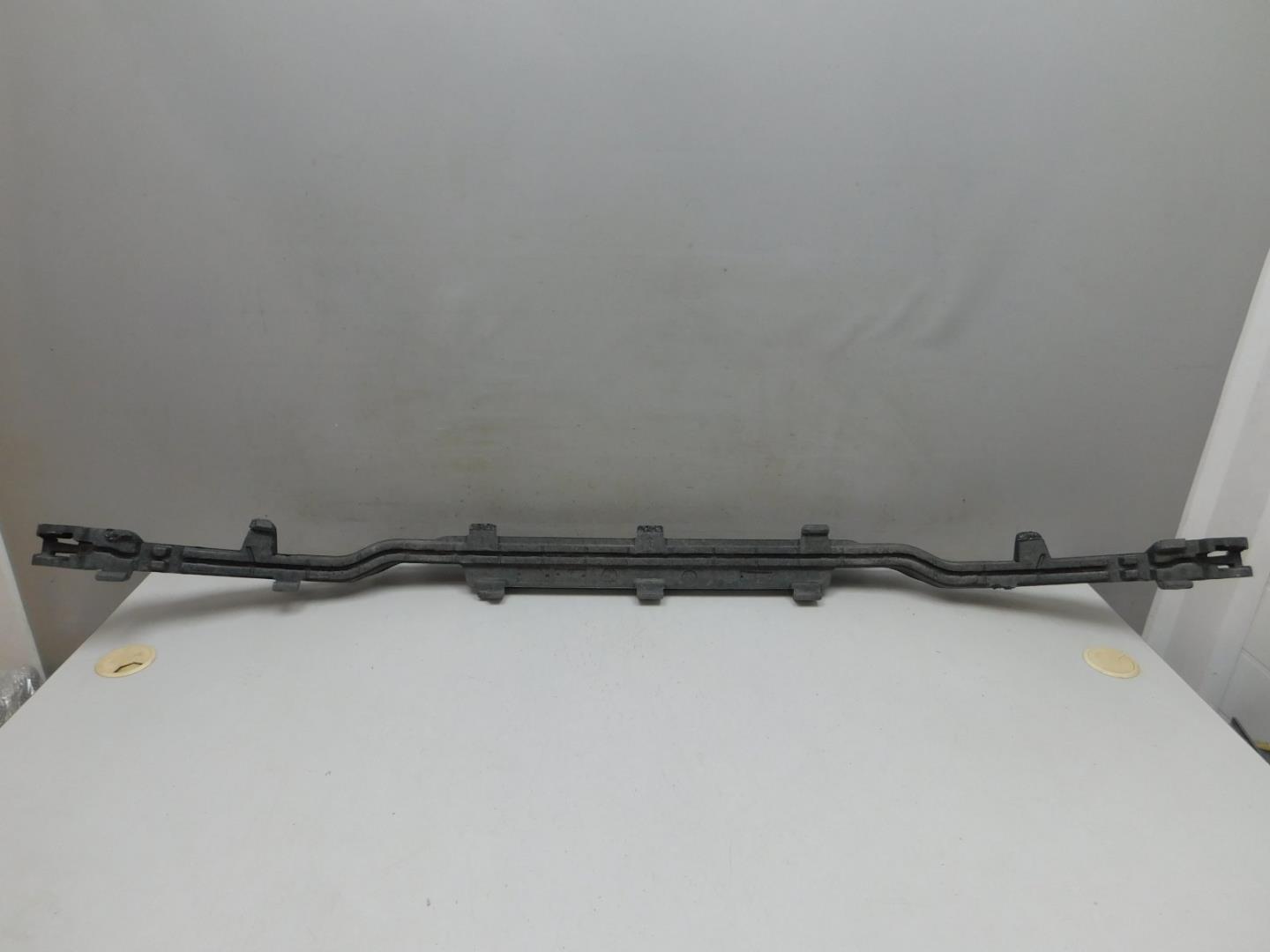 Усилитель переднего бампера