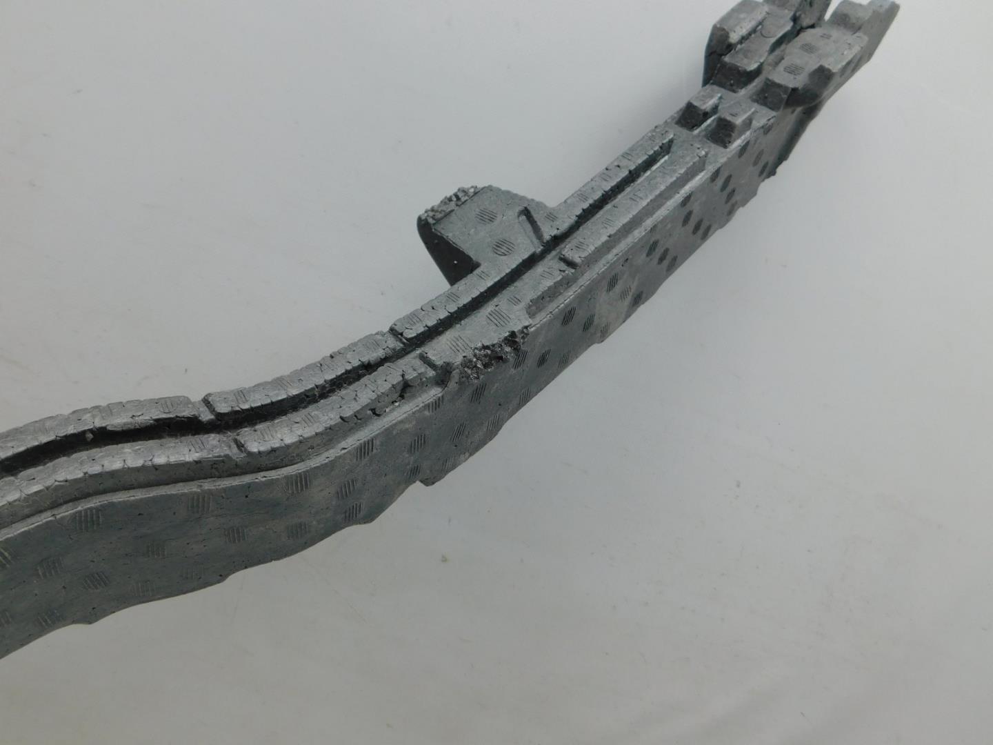 Усилитель переднего бампера