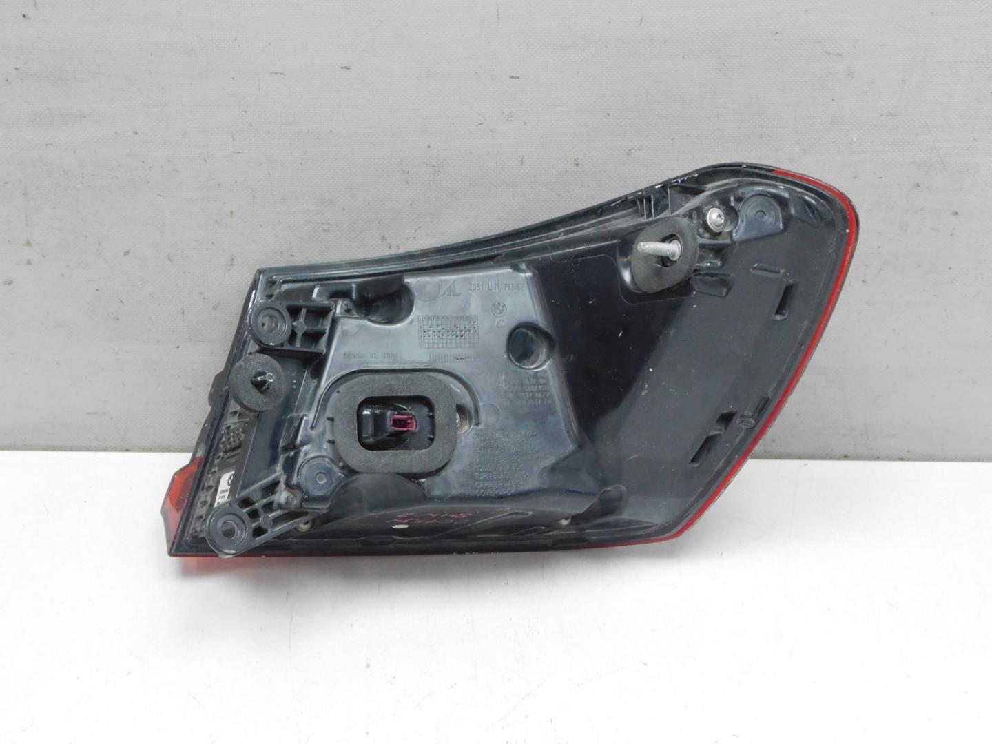 Фонарь задний наружный левый