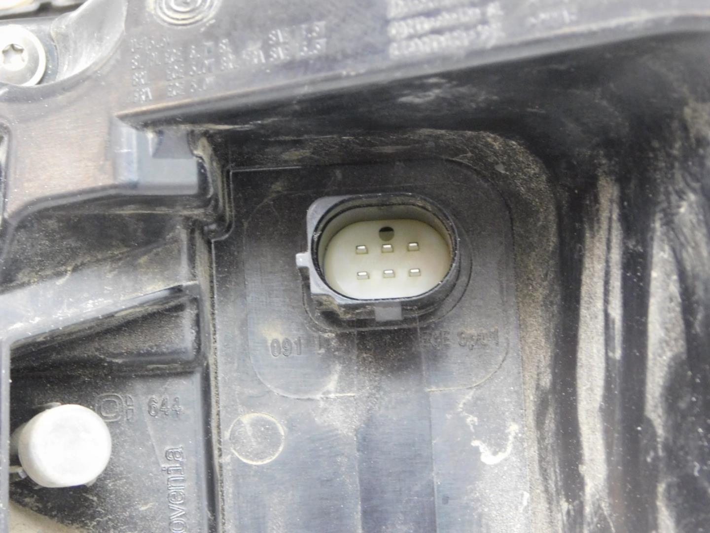 Фонарь задний наружный левый